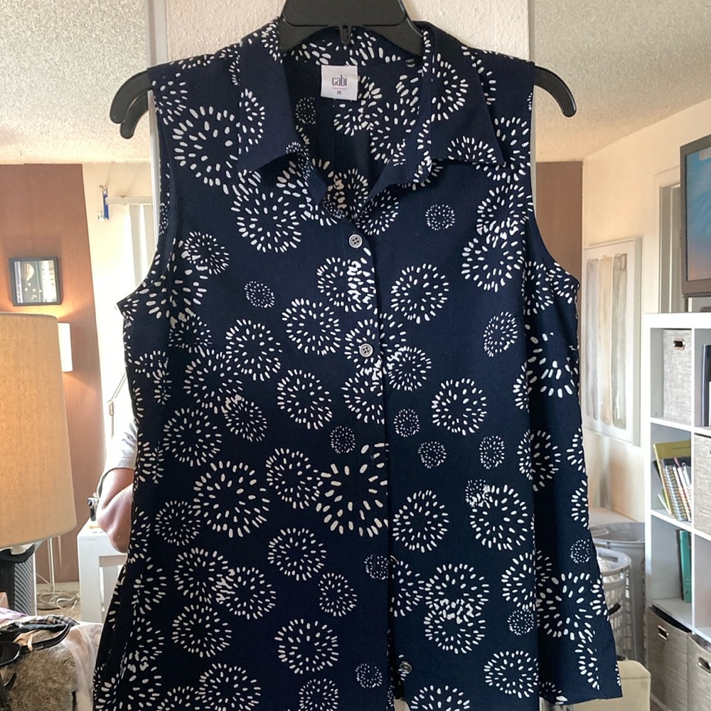 Cabi Blue Sleeveless Button Down Shirt w/ Collar